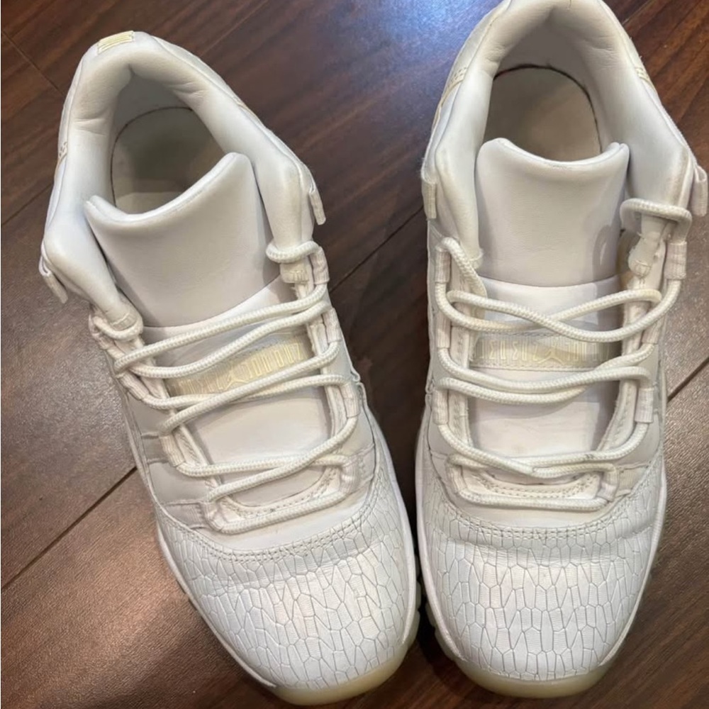 Nike Air Jordan 11 Retro Low - Picture 7 of 7